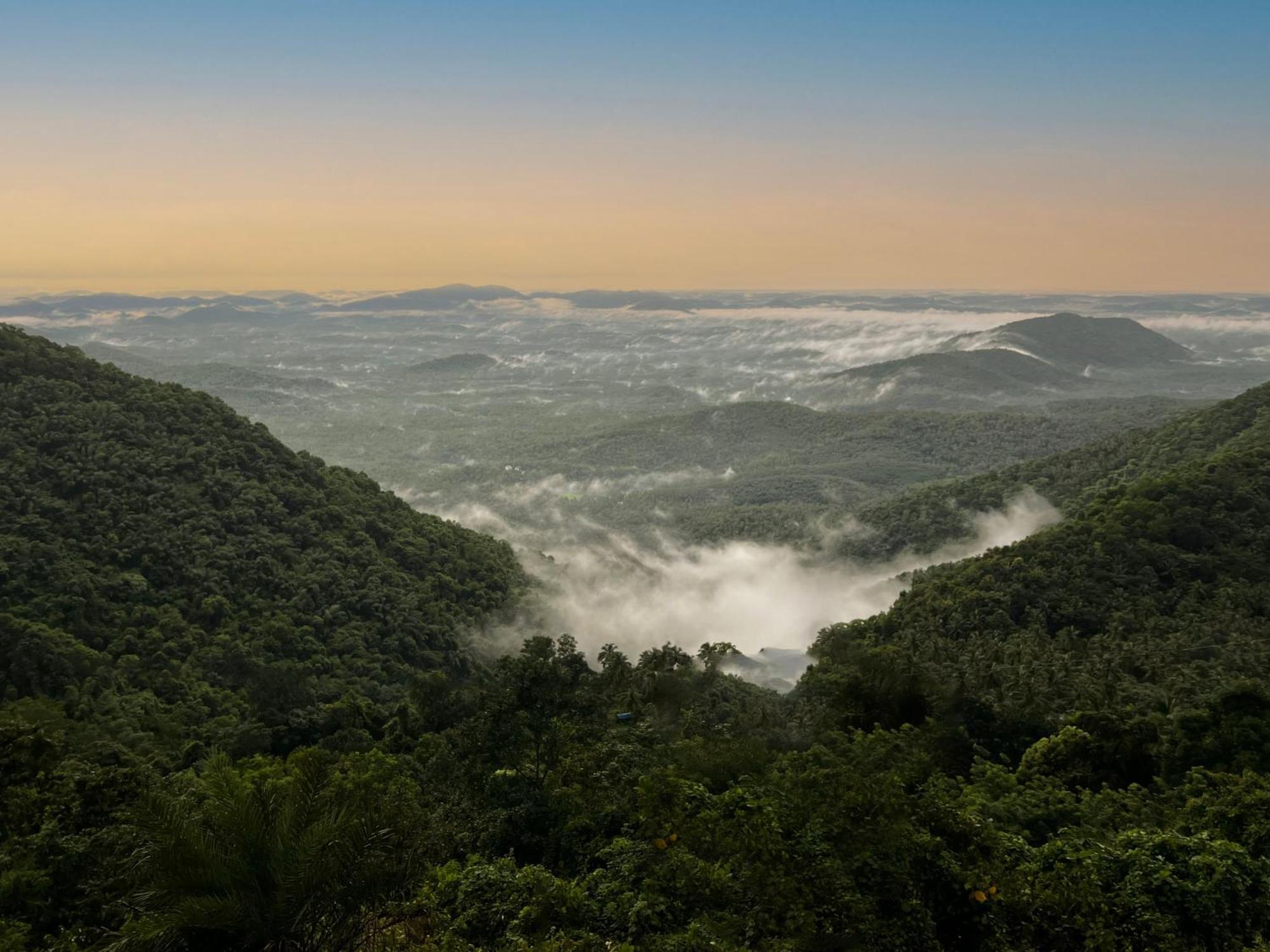 Mount Stratus Resort Vayalada Balussery Exterior photo